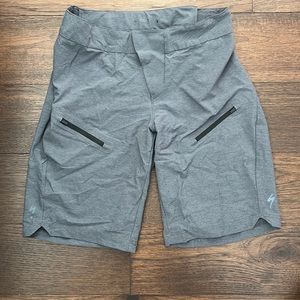 Adjustable specialized medium mountain bike shorts.